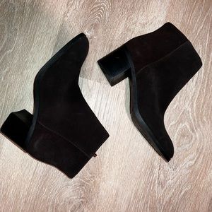 NWOT Vince Camuto Brown Suede Ankle Booties